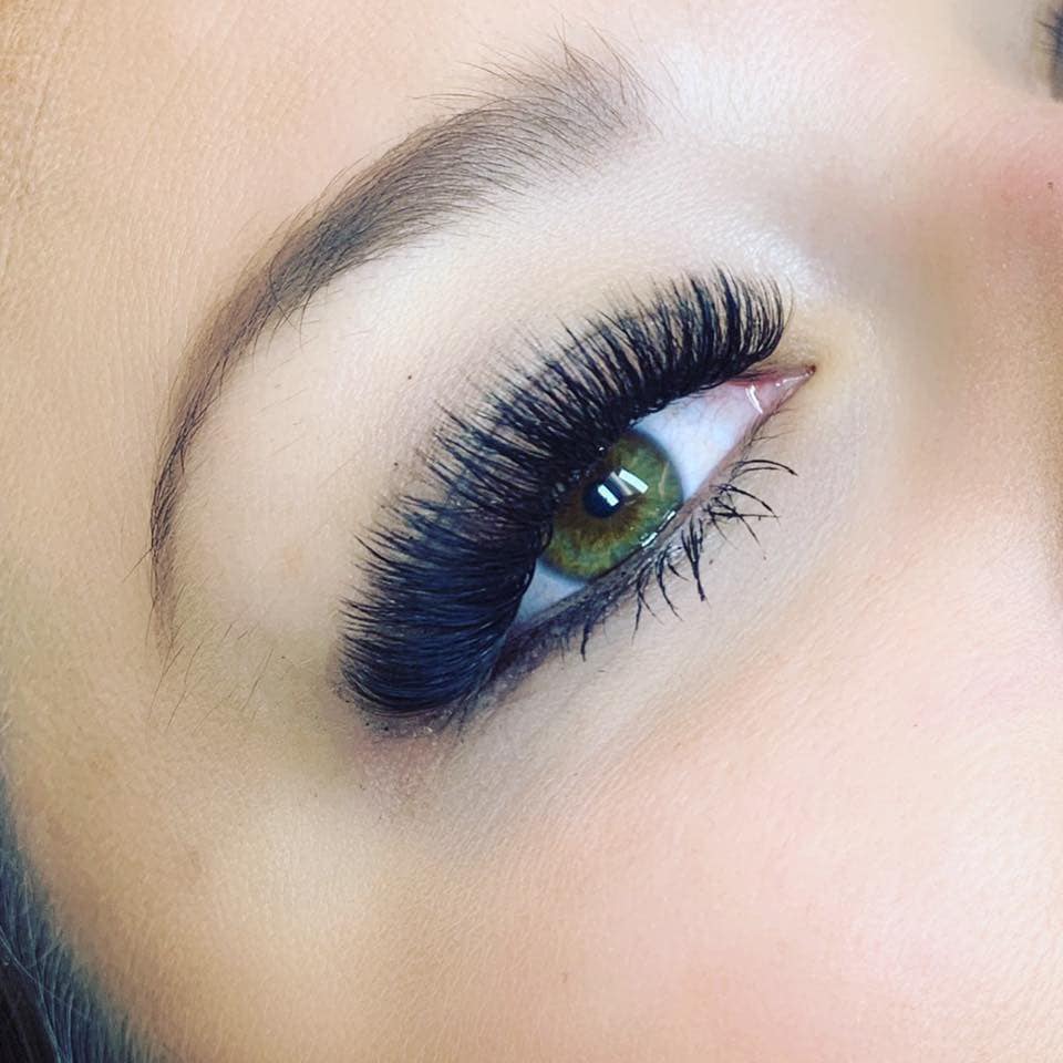 Volume lashes — green eye