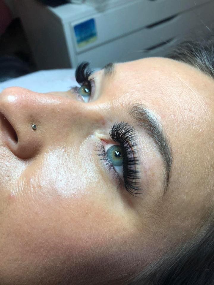Classic lash extensions — studio shot